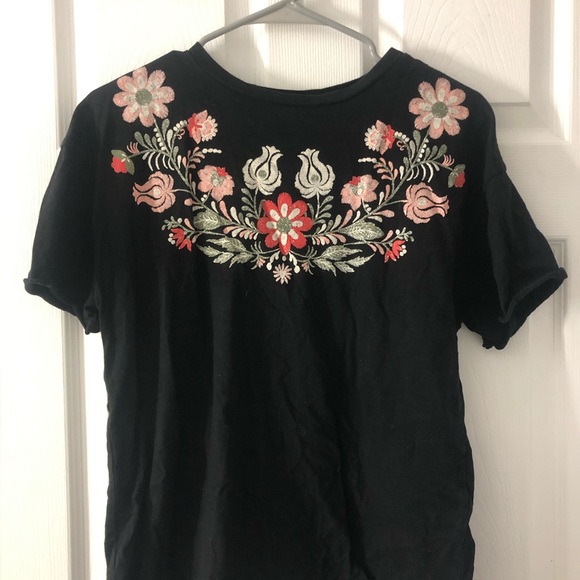 Short Sleeve Flower Embroidered Shirt - Picture 2 of 4